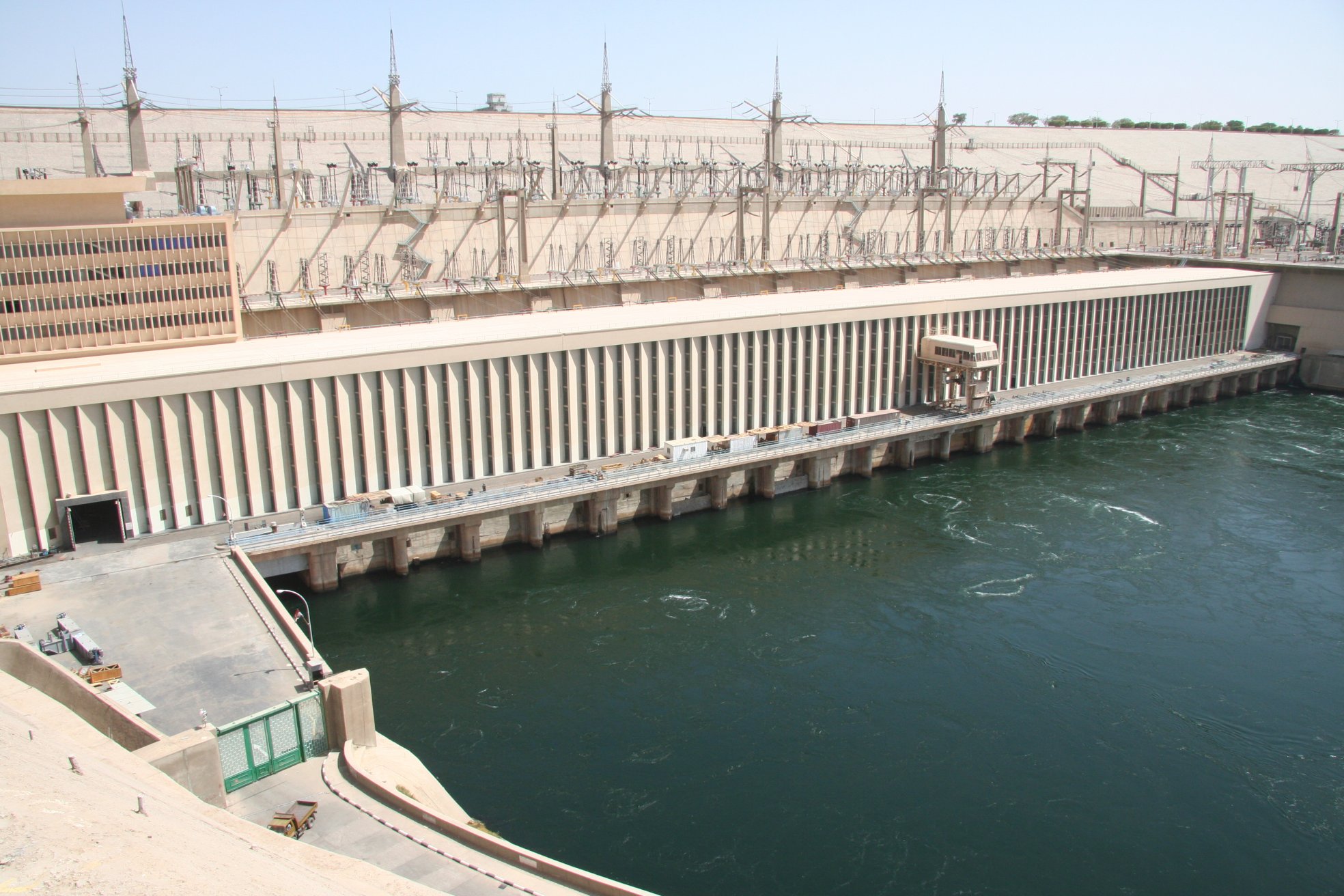 Водохранилище Насер, р. Нил (Египет, Судан, Асуанский гидроузел)