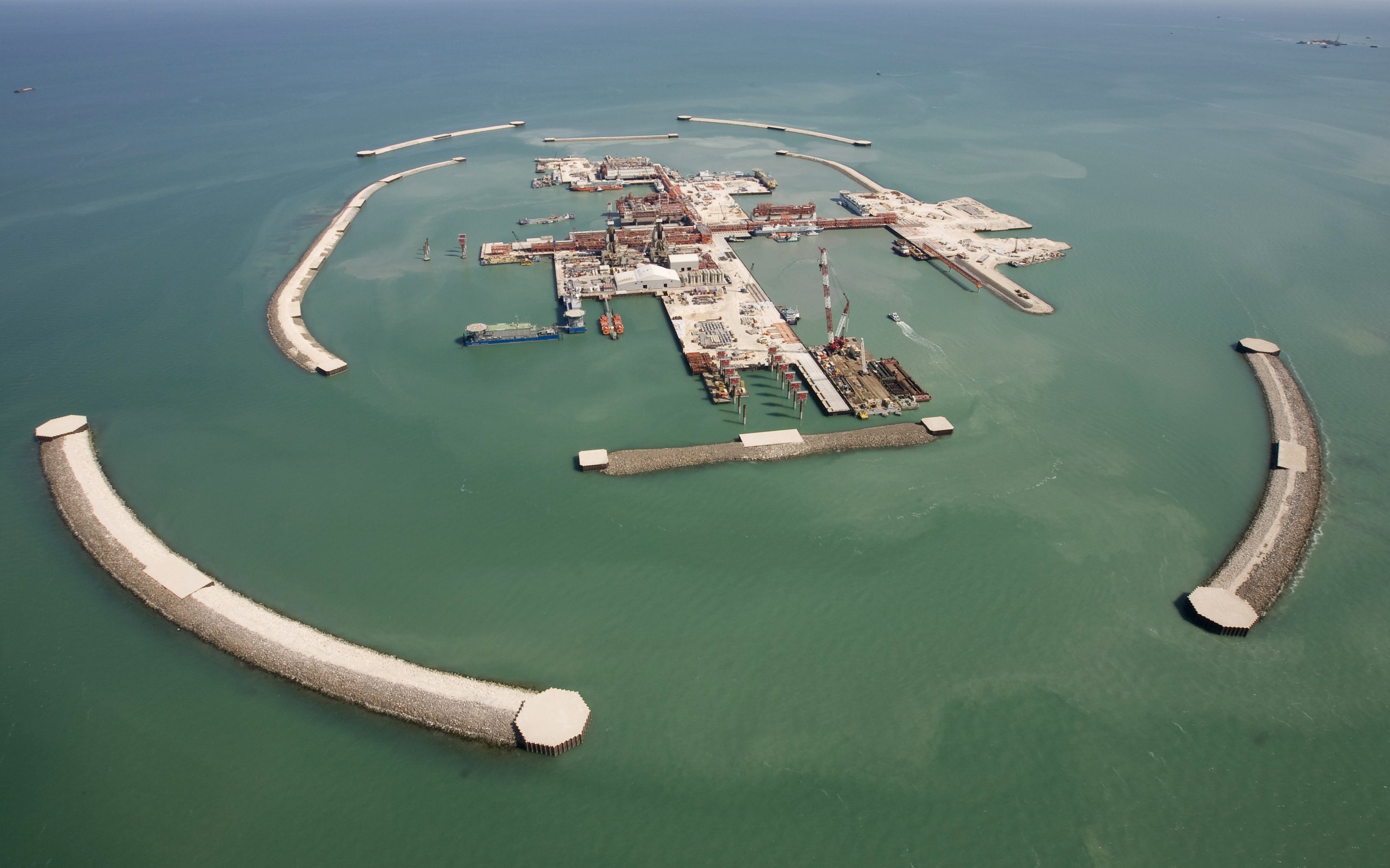 «Нефтяные камни» - морской город нефтедобытчиков, Азербайджан